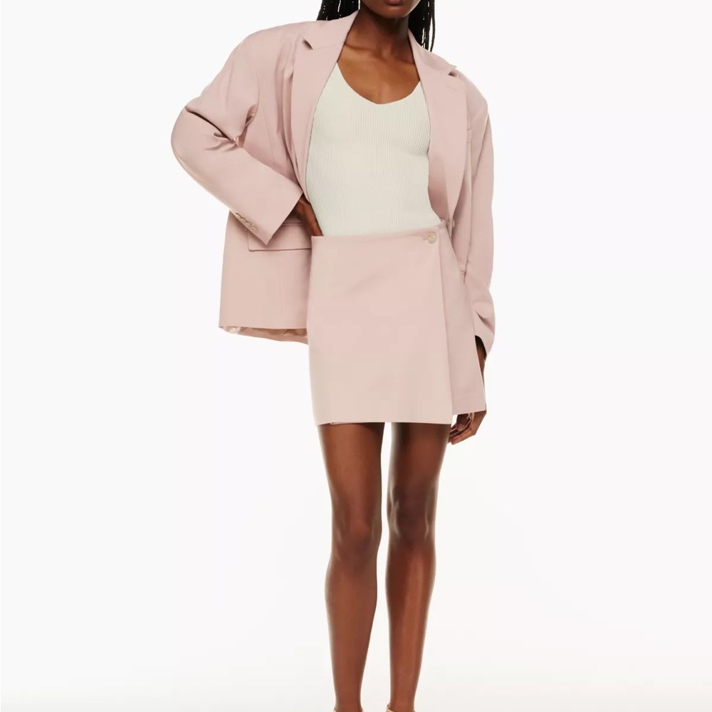 BNWT Babaton Sculpt Knit Double Vneck